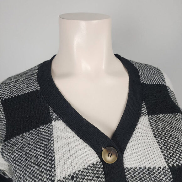 HYFVE Black & White Knit Chunky Button Up cardigan Size L - Picture 2 of 9